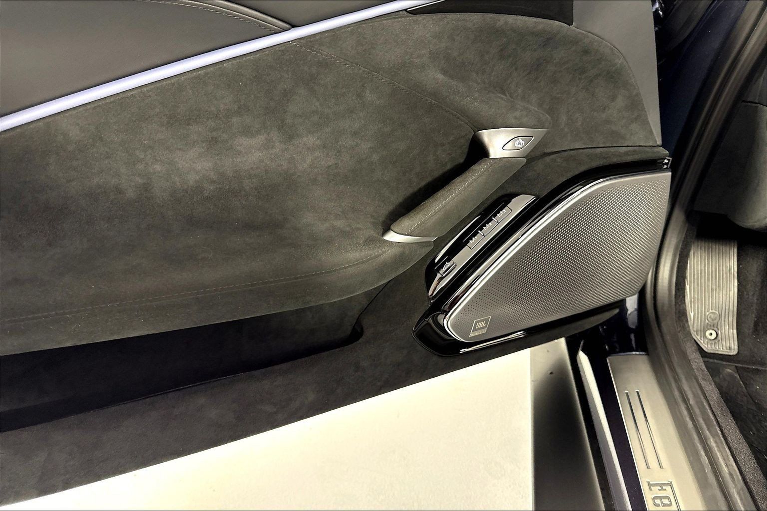 Used 2024 Ferrari Roma Spider RWD image 33