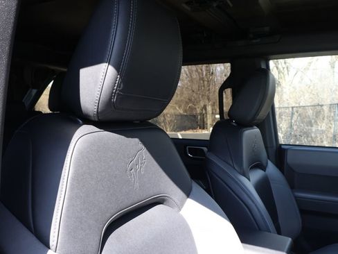 Used 2022 Ford Bronco Black Diamond image 40