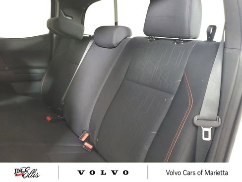 Used 2017 Toyota Tacoma TRD Sport w/ Premium & Technology Package AWD/4WD image 13