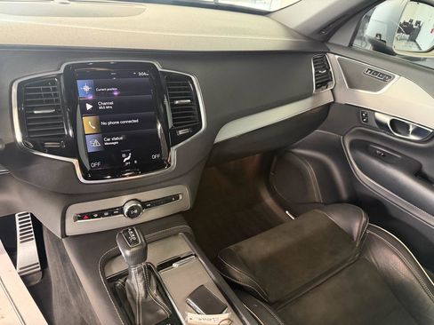 Used 2017 Volvo XC90 T5 R-Design w/ Vision Package FWD image 12