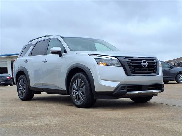 Used 2024 Nissan Pathfinder SV AWD/4WD image 3