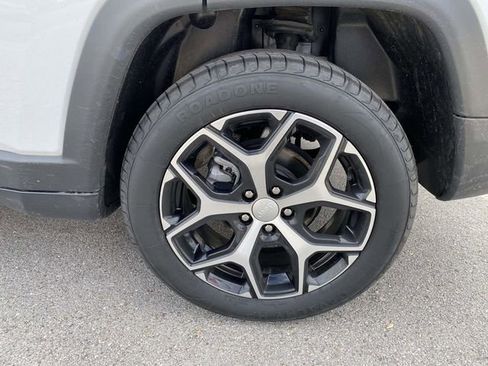 Used 2024 Jeep Compass Latitude image 8