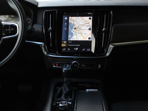 Used 2019 Volvo V90 T6 Cross Country w/ Advanced Package image 21