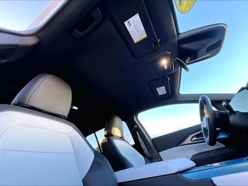 Used 2025 Chevrolet Equinox EV LT image 22