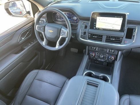 Used 2024 Chevrolet Suburban LT w/ Luxury Package AWD/4WD image 15