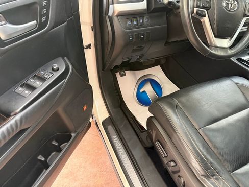 Used 2014 Toyota Highlander Limited w/ Driver Technology Package image 12