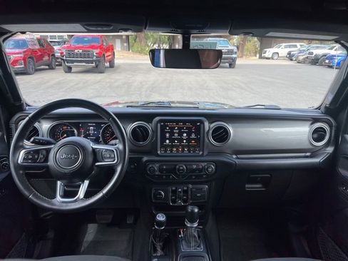Used 2018 Jeep Wrangler Unlimited Sahara image 16