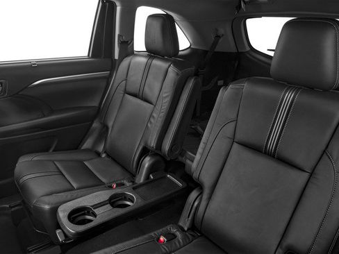 Used 2017 Toyota Highlander SE AWD/4WD image 17