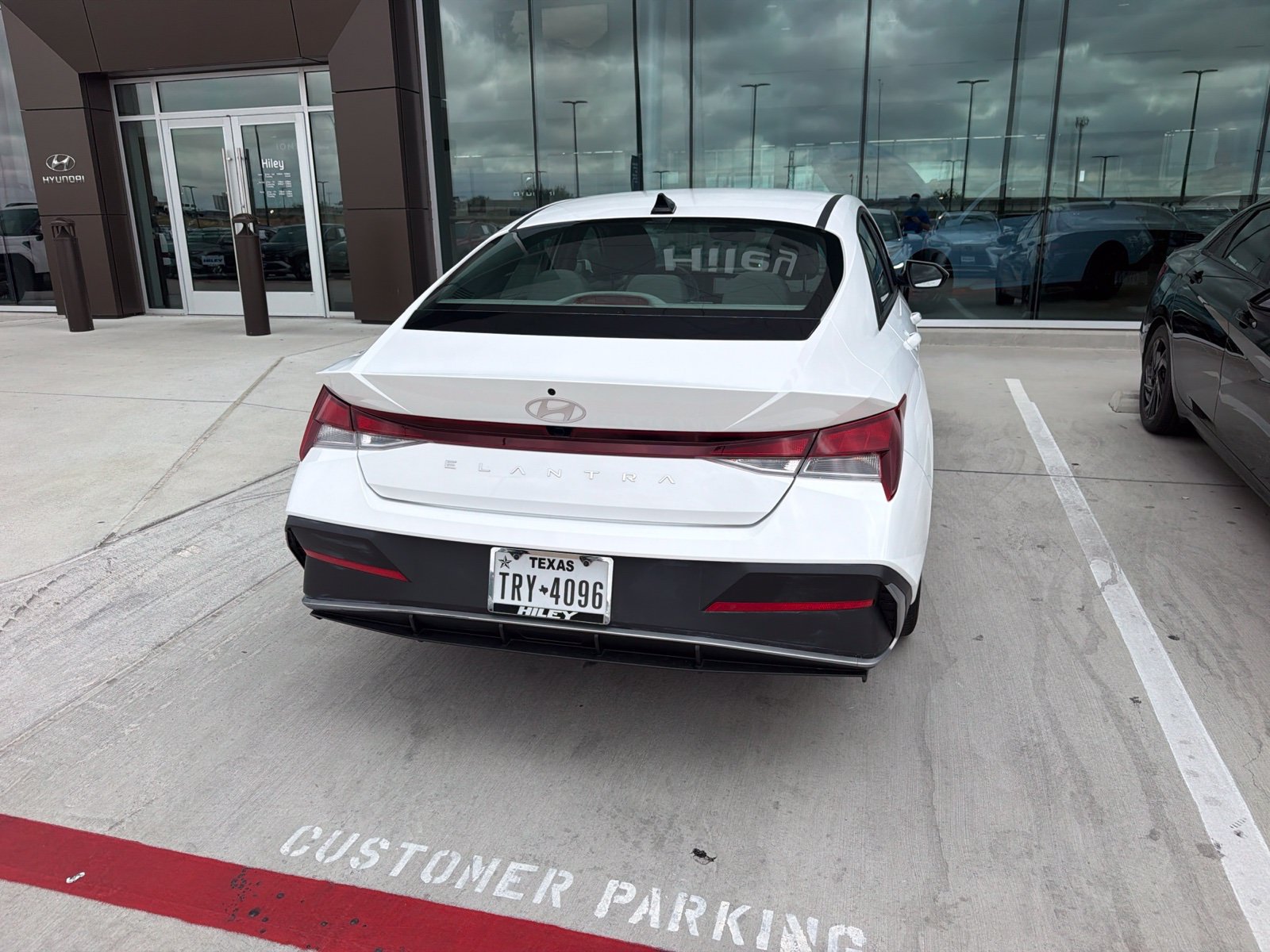 Used 2024 Hyundai Elantra SEL FWD image 6