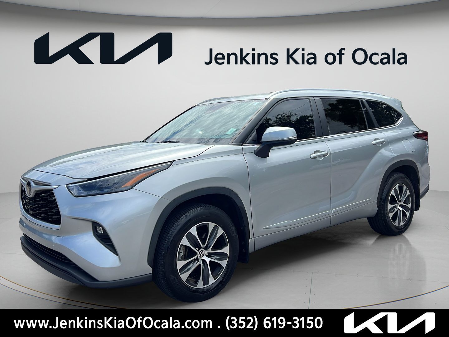 Used 2024 Toyota Highlander XLE FWD image 7