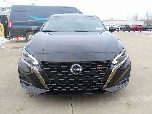 Used 2025 Nissan Altima 2.5 SR w/ SR Premium Package image 7