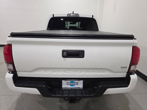 Used 2018 Toyota Tacoma TRD Sport image 24