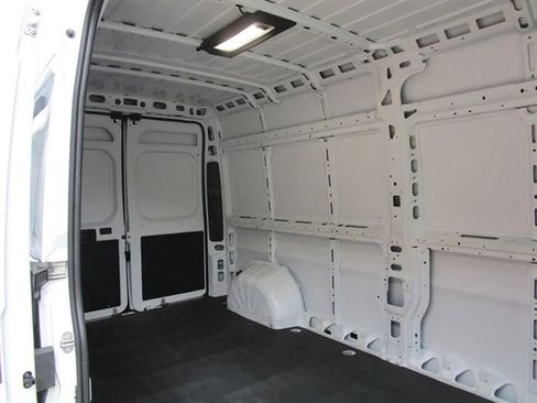 Used 2025 RAM ProMaster 2500 w/ Convenience Group FWD image 18