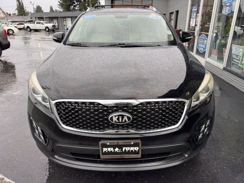Used 2016 Kia Sorento LX w/ LX Convenience Package image 2