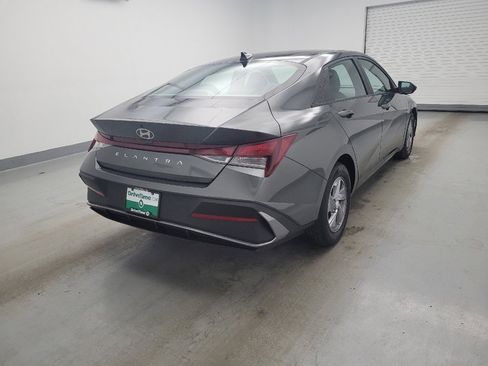 Used 2024 Hyundai Elantra SE FWD image 9