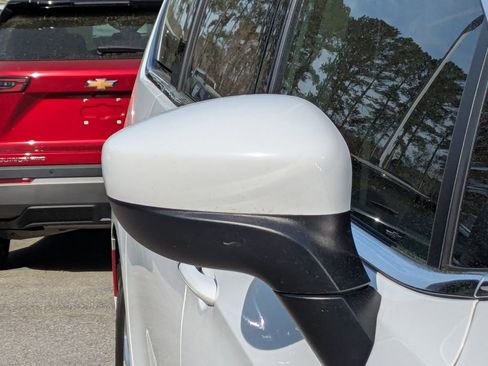 Used 2023 Chrysler Voyager LX image 11