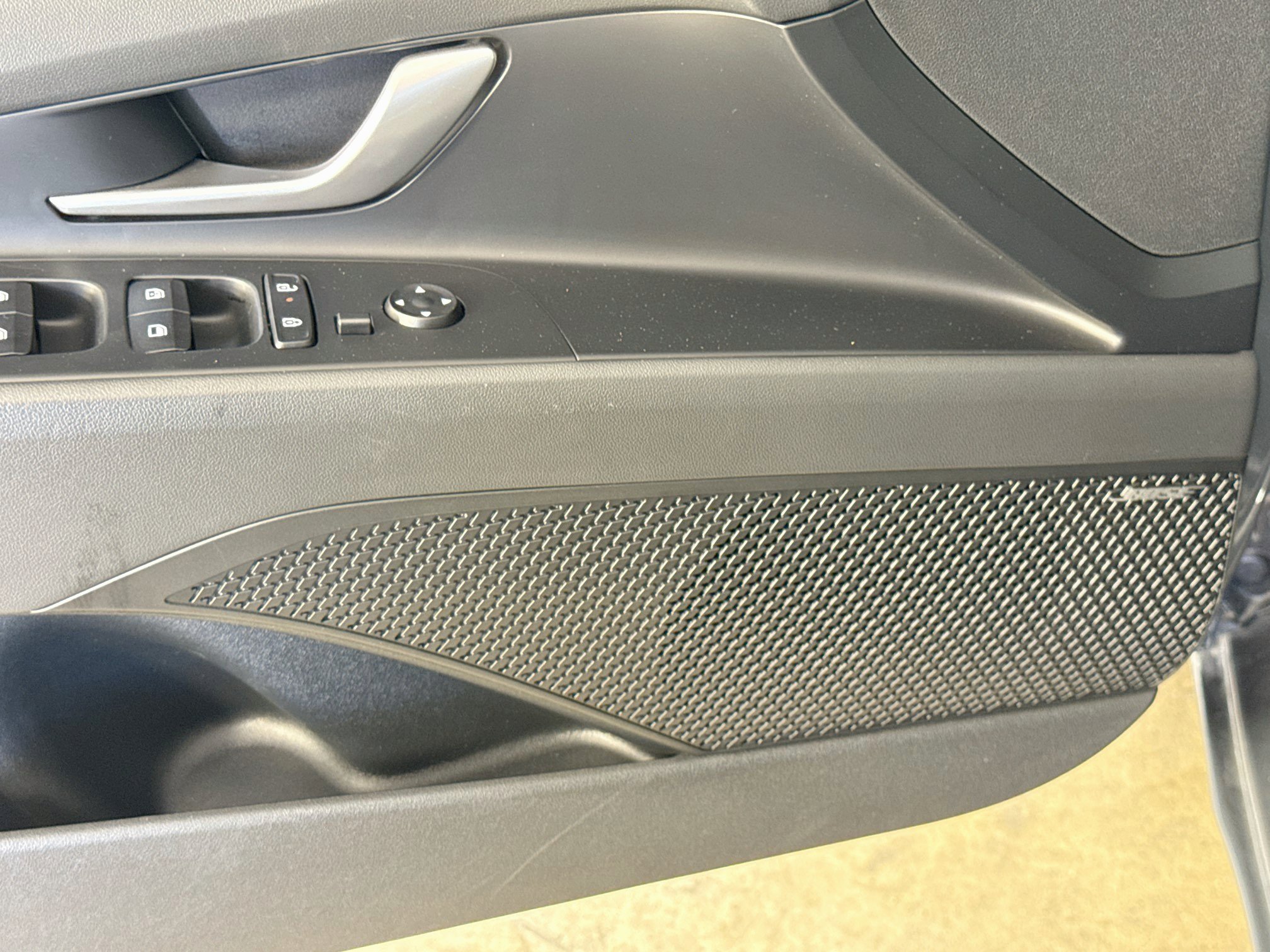 Used 2025 Hyundai Elantra Limited FWD image 21
