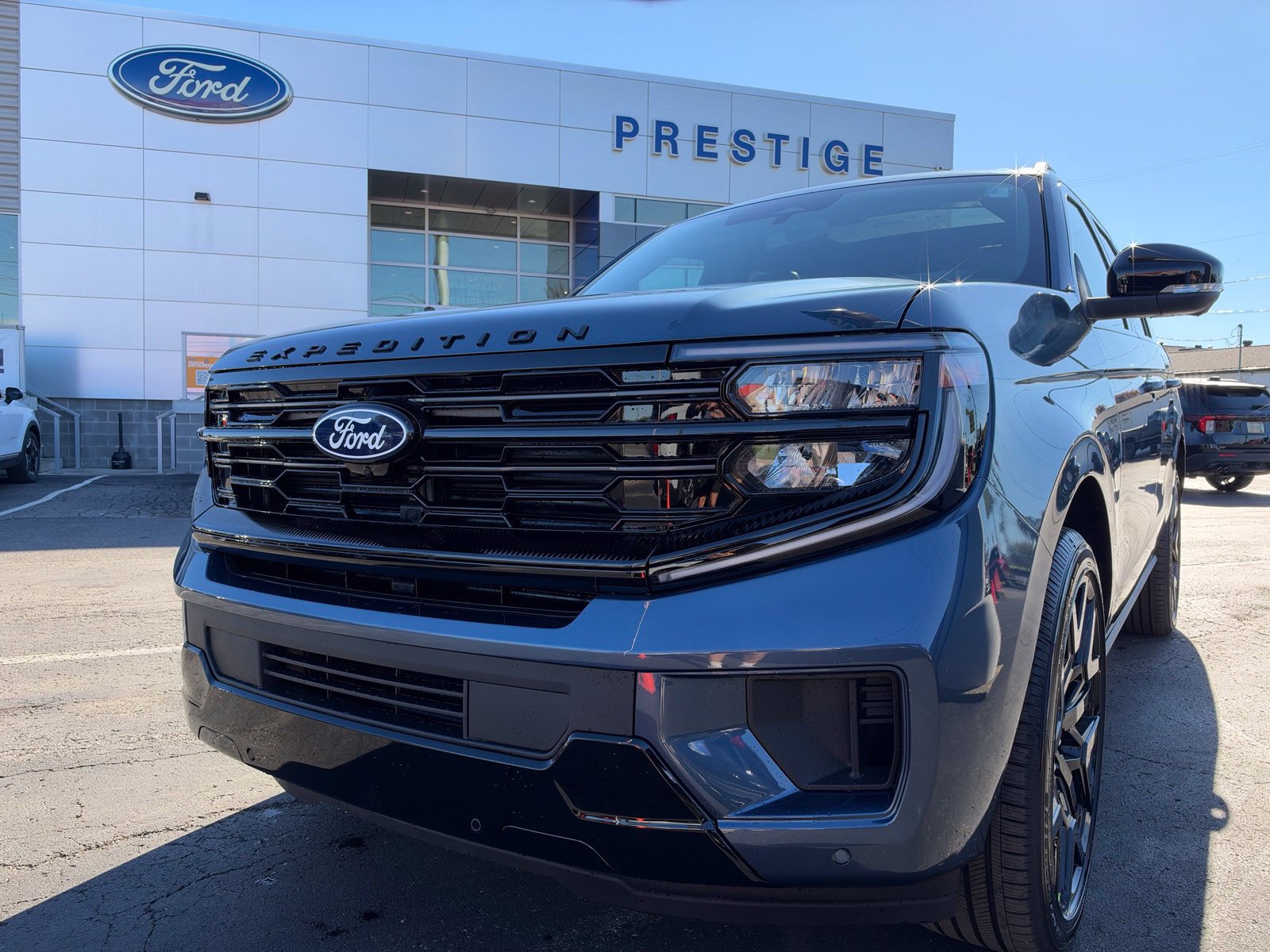 New 2027 Ford Expedition Platinum w/ Stealth Performance Package AWD/4WD image 7