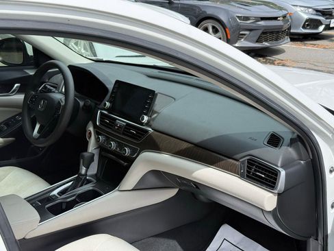 Used 2019 Honda Accord EX image 19