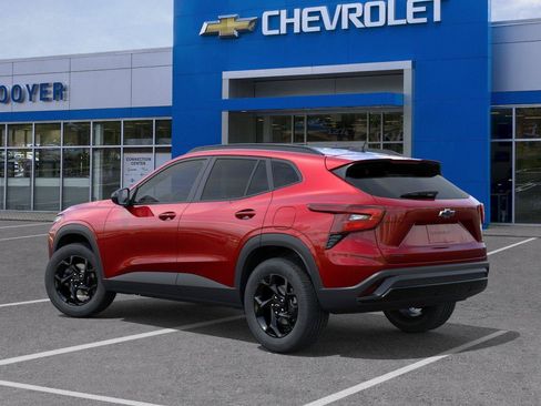 New 2026 Chevrolet Trax LT w/ Driver Confidence Package FWD image 3