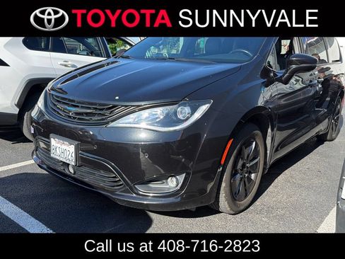 Used 2019 Chrysler Pacifica Limited w/ Advanced Safetytec Group FWD image 1