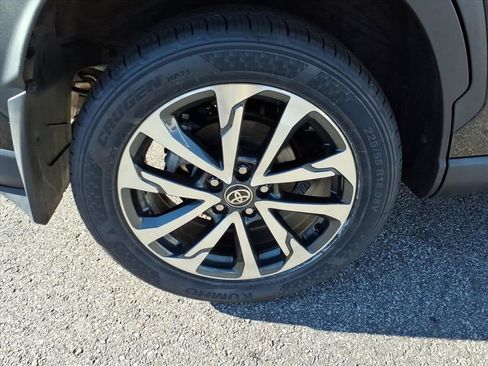 Certified 2022 Toyota Corolla Cross XLE image 28