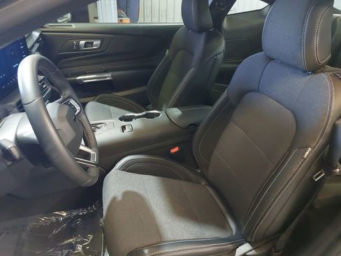 Used 2025 Ford Mustang Coupe RWD image 16