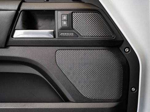 Used 2022 Land Rover Defender 90 V8 image 23