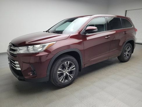 Used 2018 Toyota Highlander LE image 2
