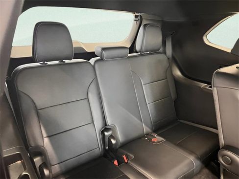 Certified 2025 Buick Enclave Sport Touring image 9