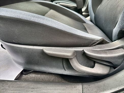 Used 2025 Nissan Versa SV FWD image 16