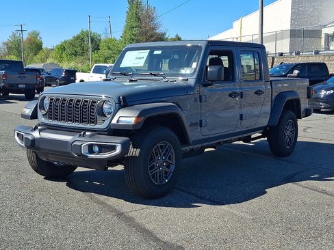 New 2026 Jeep Gladiator Sport AWD/4WD image 2