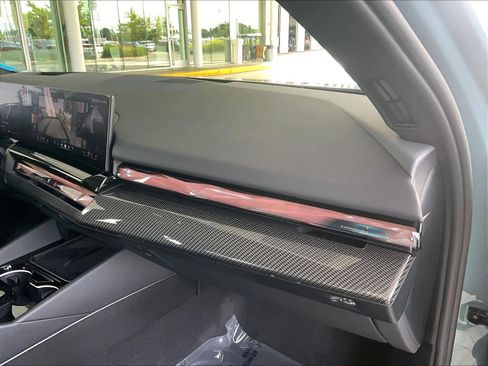 Used 2026 BMW 540i xDrive w/ M Sport Package AWD/4WD image 18