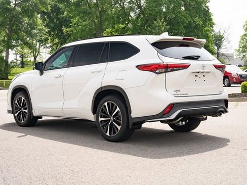 Used 2021 Toyota Highlander XSE FWD image 4