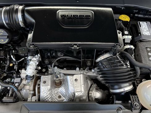 Used 2025 Jeep Compass Limited image 25