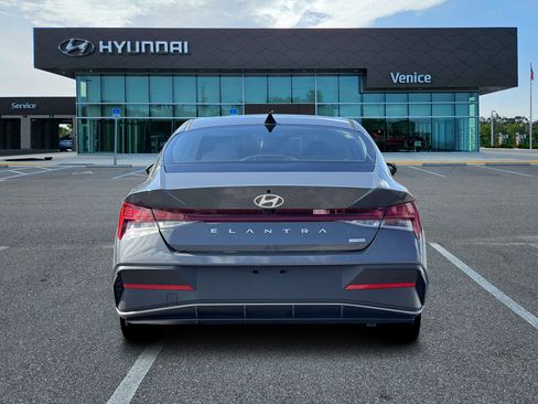 New 2026 Hyundai Elantra Hybrid FWD image 6