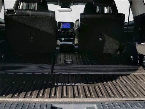 Used 2023 Toyota Highlander XLE image 9