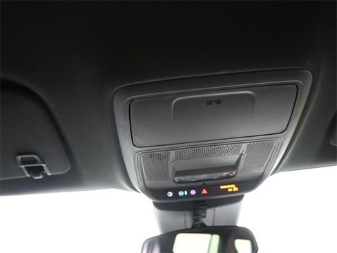 Used 2025 Chevrolet Traverse LT image 12