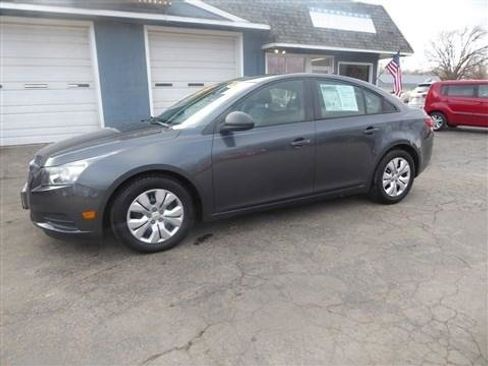 Used 2013 Chevrolet Cruze LS image 3