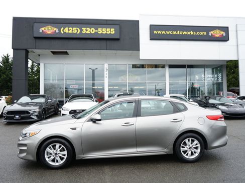 Used 2017 Kia Optima LX image 2