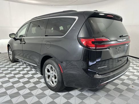 Used 2023 Chrysler Pacifica Limited FWD image 6
