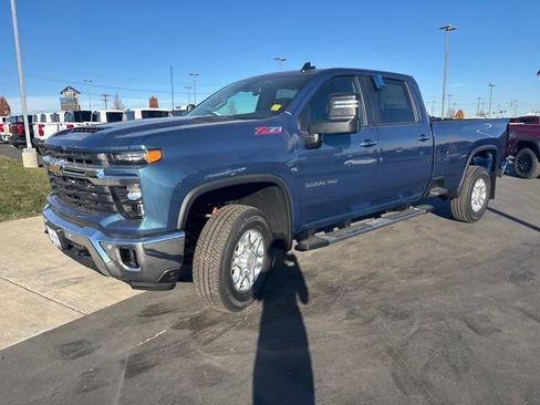 New 2026 Chevrolet Silverado 3500 LT w/ All Star Edition image 7