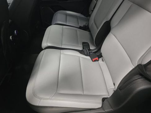 Used 2021 Ford Explorer XLT w/ Equipment Group 202A RWD image 17