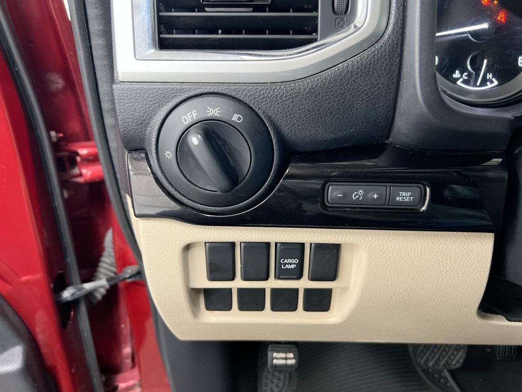 Used 2017 Nissan Titan SV RWD image 16