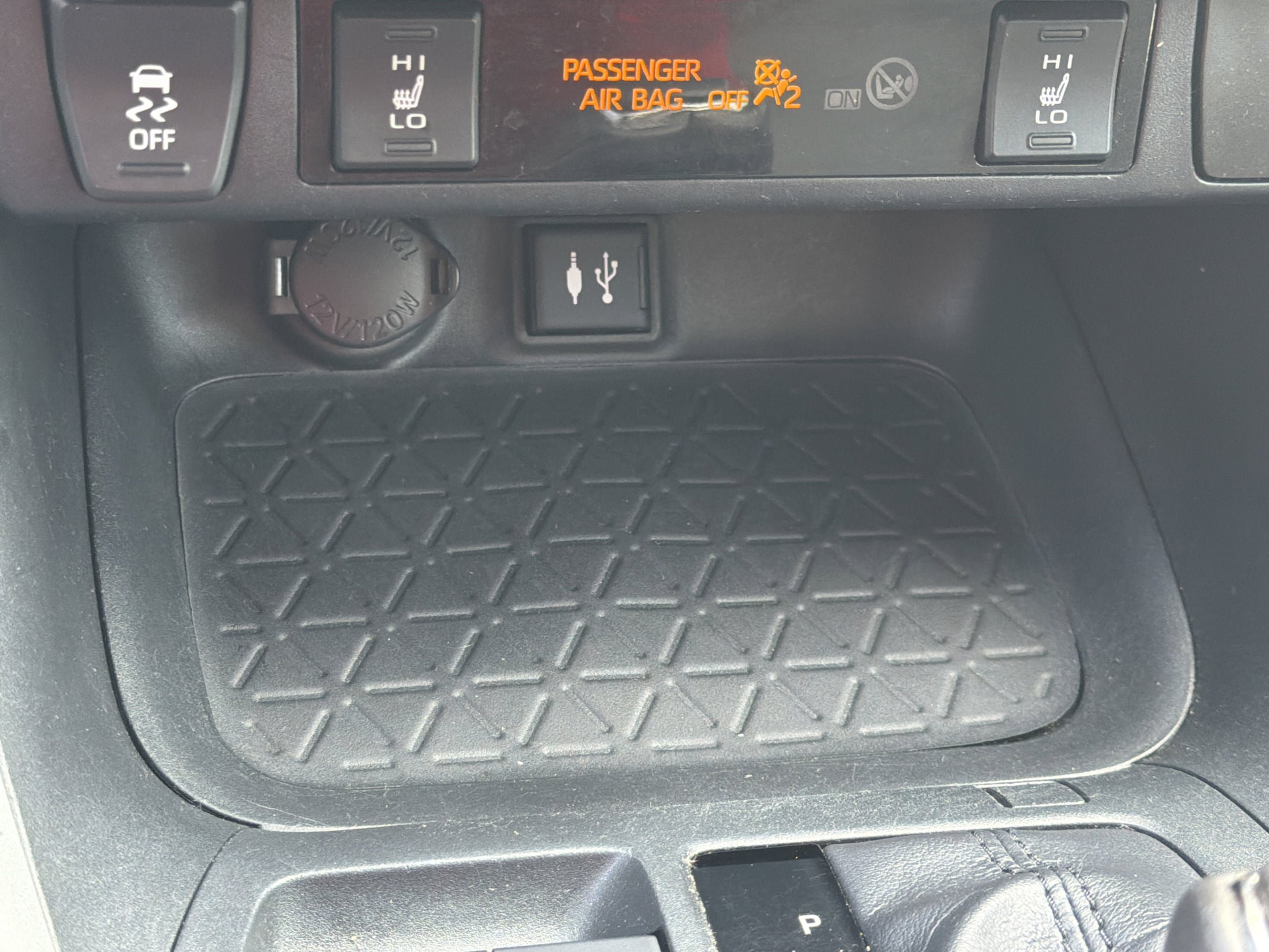 Used 2019 Toyota RAV4 XLE Premium w/ Cold Weather Package FWD image 12
