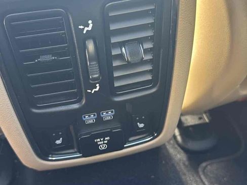 Used 2020 Jeep Grand Cherokee Limited w/ Luxury Group II image 18