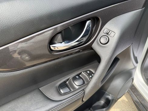 Used 2019 Nissan Rogue S w/ Special Edition Package AWD/4WD image 21