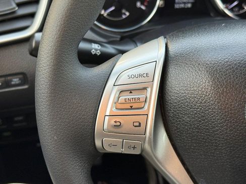 Used 2016 Nissan Rogue SV image 26