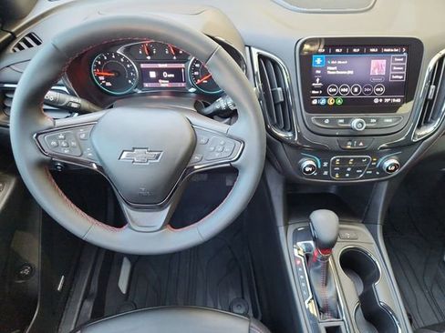 Used 2023 Chevrolet Equinox RS w/ RS Leather Package FWD image 11