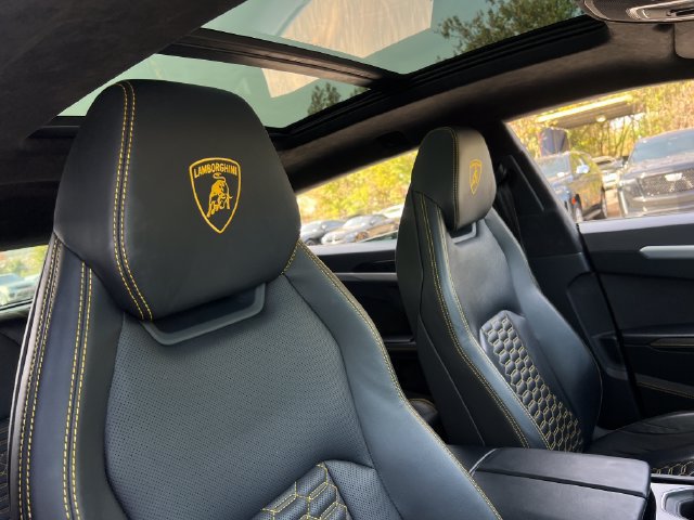 Used 2020 Lamborghini Urus AWD/4WD image 38